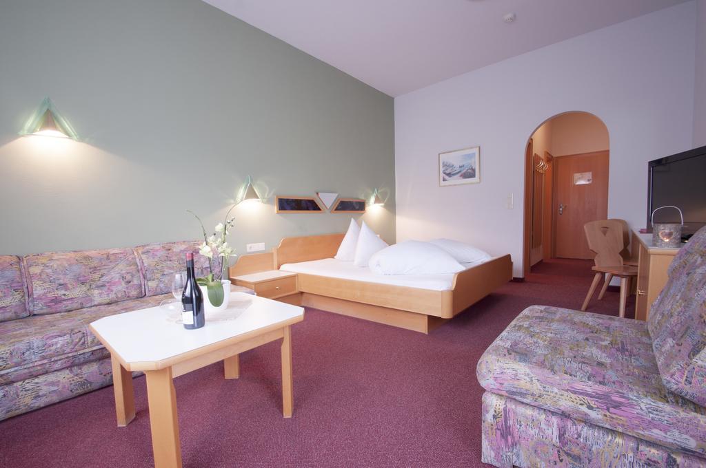 Hotel Alpenfriede Jerzens